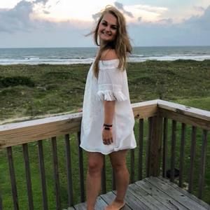 Meet your Posher, Adrienne